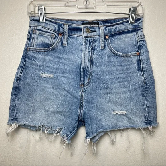 Silver Jeans Highly Desirable High Rise Short - Picture 3 of 7